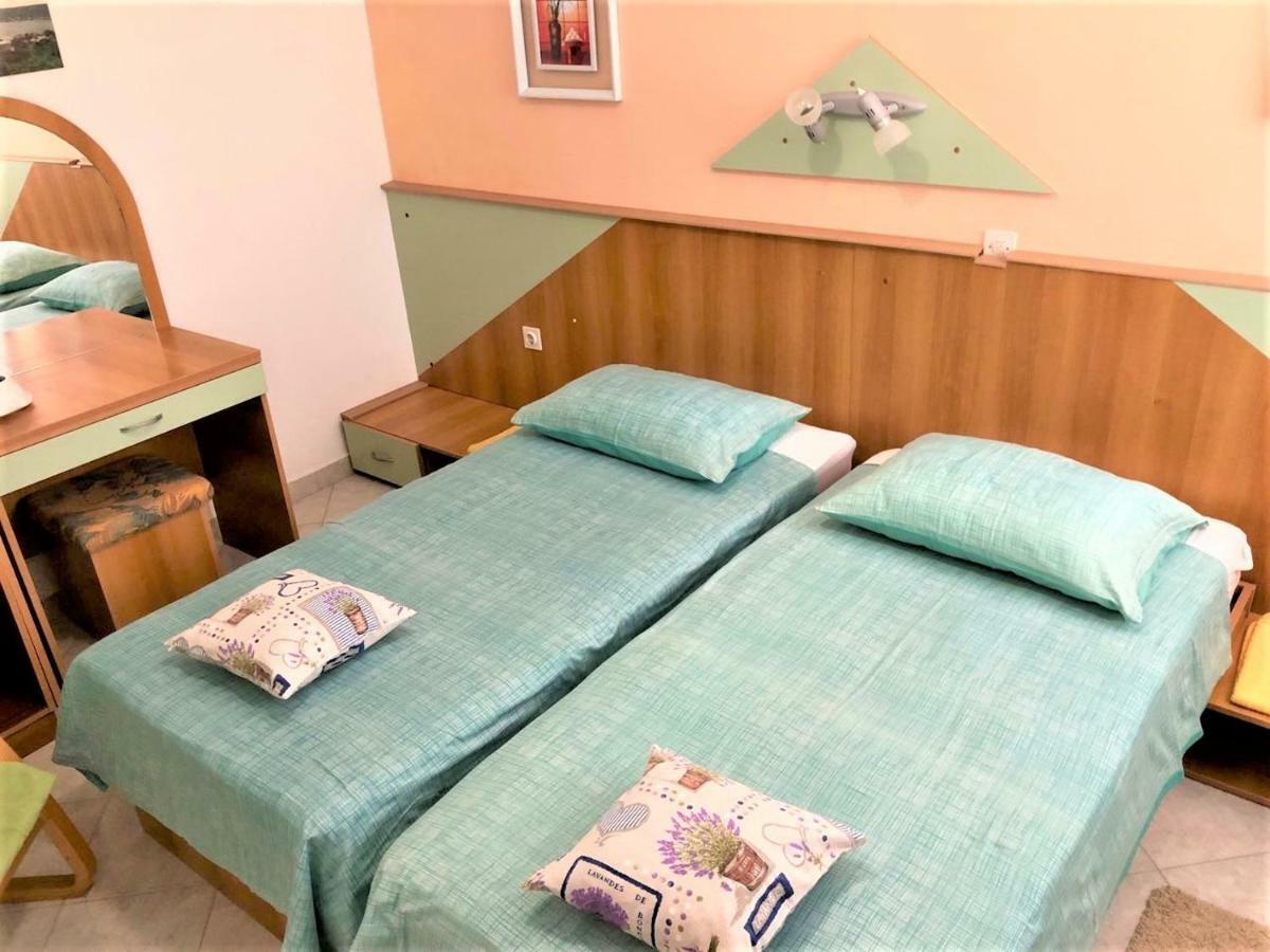 Apartments With Boat Mooring Marija Supetarska Draga Luaran gambar