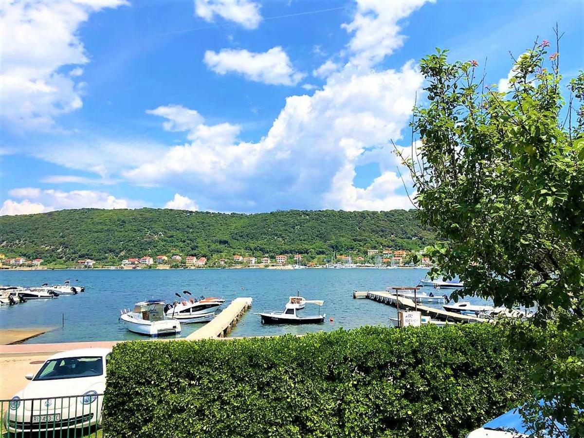 Apartments With Boat Mooring Marija Supetarska Draga Luaran gambar