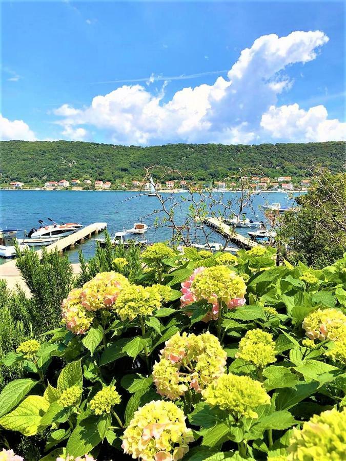 Apartments With Boat Mooring Marija Supetarska Draga Luaran gambar