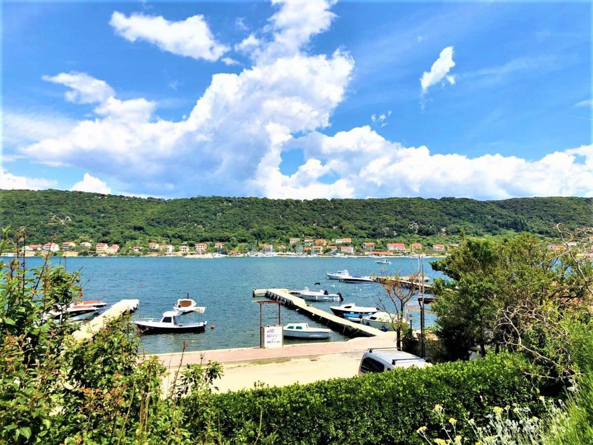 Apartments With Boat Mooring Marija Supetarska Draga Luaran gambar