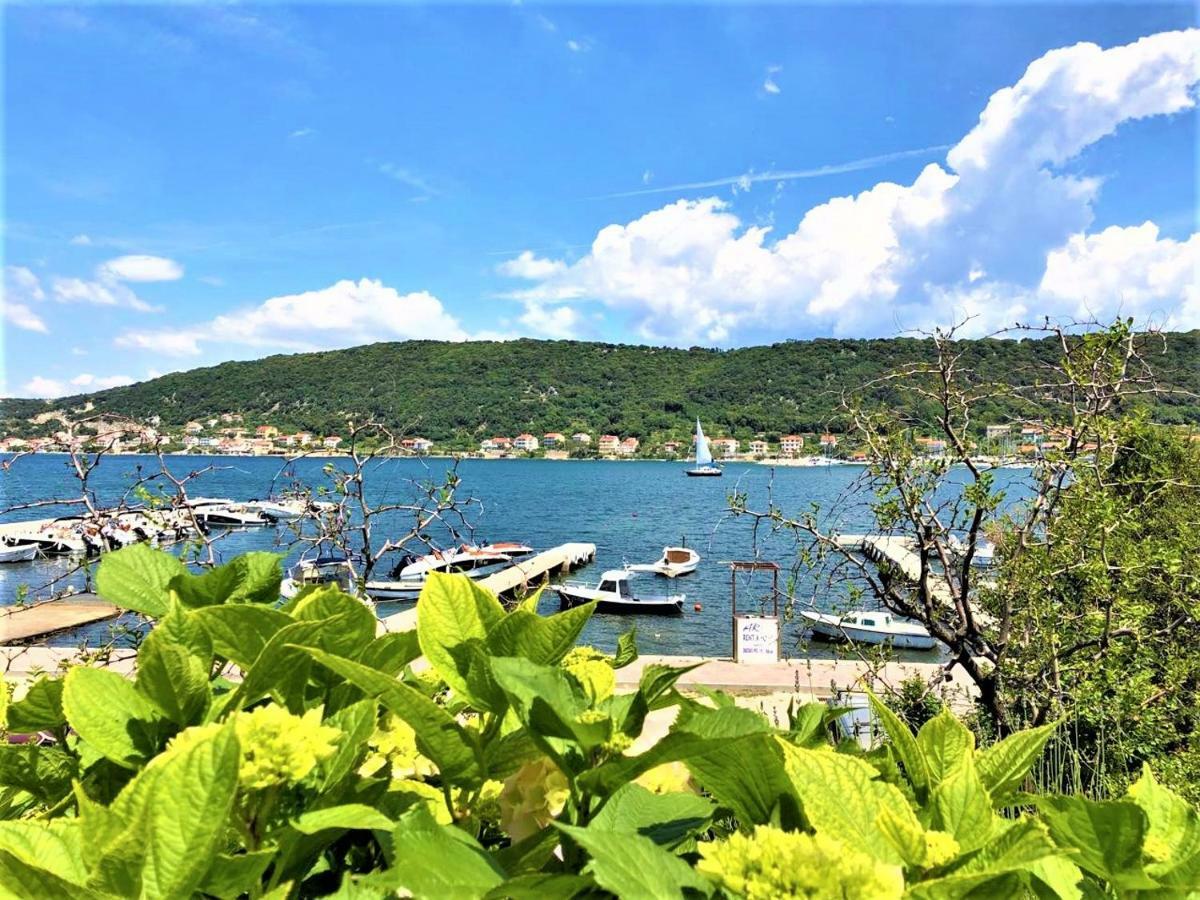 Apartments With Boat Mooring Marija Supetarska Draga Luaran gambar