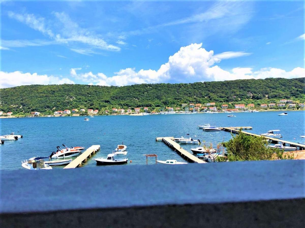 Apartments With Boat Mooring Marija Supetarska Draga Luaran gambar